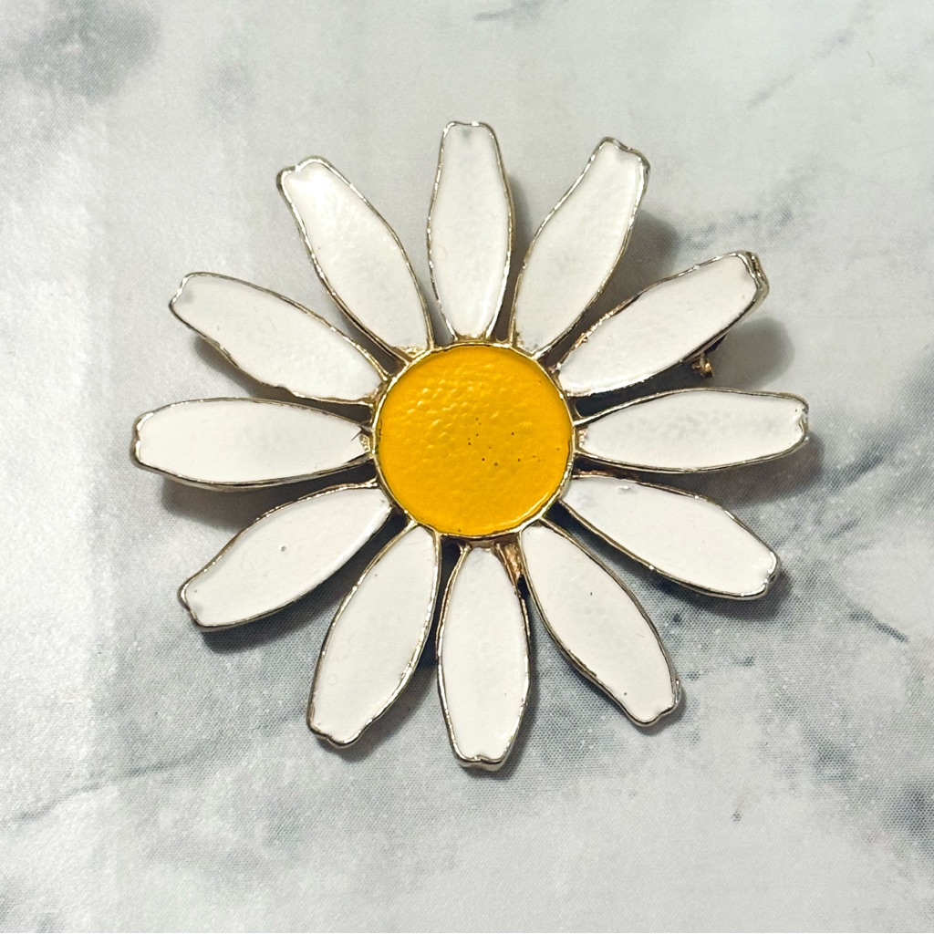 Vintage Accessocraft Daisy Flower Brooch Pin White Yellow